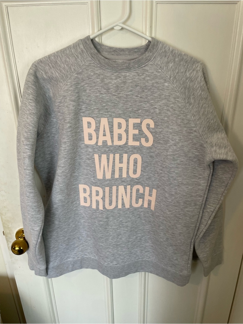 Super Cute Oversized Brunette the Label Girls Babes who brunch sweatshirt XS/S